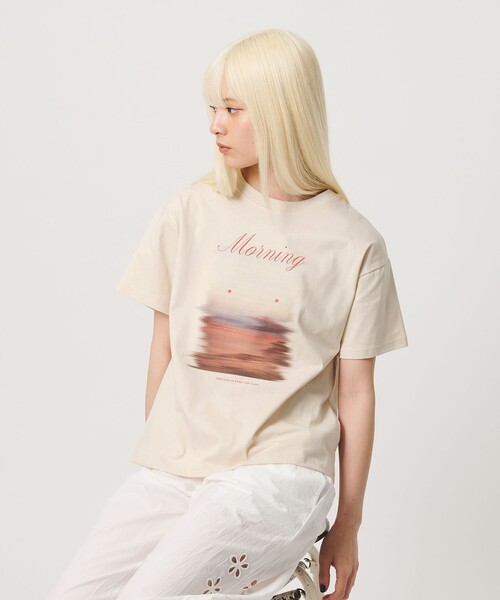 She is-.（シーイズ）の「【別注】＜She is-.＞プリント Tシャツ（Tシャツ/カットソー・レディース・ナチュラル/ホワイト・FREE）」の5枚目の写真