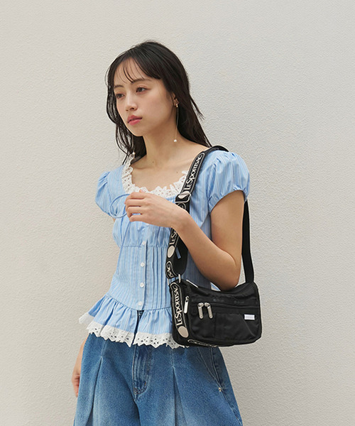 LeSportsac(レスポートサック)の「SMALL EVERYDAY BAG MH ロゴジャガードブラックスナイデル(ショルダーバッグ・レディース・ブラック・FREE)」の4枚目の写真