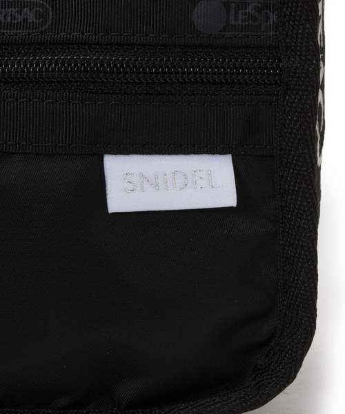 LeSportsac(レスポートサック)の「SMALL EVERYDAY BAG MH ロゴジャガードブラックスナイデル(ショルダーバッグ・レディース・ブラック・FREE)」の15枚目の写真