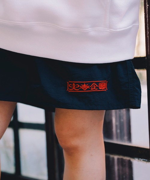 火寺企画(カジキカク)の「刺繍ハーフパンツ(その他パンツ・メンズ・パープル/ブラック/イエロー・MEDIUM/LARGE)」の1枚目の写真