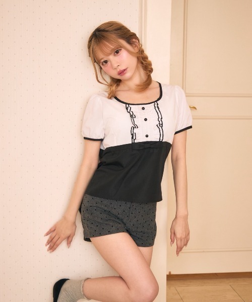 TITTY&CO.（ティティーアンドコー）の「バイカラーフリルトップス（シャツ/ブラウス・レディース・ブラック/ホワイト・FREE）」の10枚目の写真