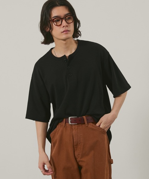 EMMA CLOTHES（エマクローズ）の「ハニカムサーマル ヘンリーネック オーバーサイズ半袖Tシャツ（Tシャツ/カットソー・メンズ・ブルー/ブラック/オフホワイト/バーガンディー・L/M）」の2枚目の写真