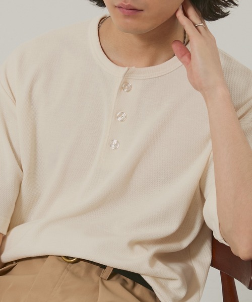 EMMA CLOTHES（エマクローズ）の「ハニカムサーマル ヘンリーネック オーバーサイズ半袖Tシャツ（Tシャツ/カットソー・メンズ・ブルー/ブラック/オフホワイト/バーガンディー・L/M）」の12枚目の写真