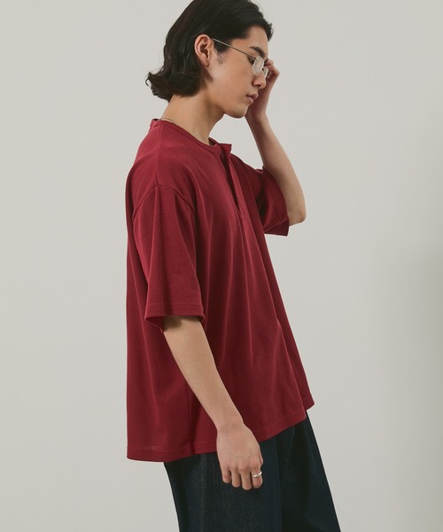 EMMA CLOTHES（エマクローズ）の「ハニカムサーマル ヘンリーネック オーバーサイズ半袖Tシャツ（Tシャツ/カットソー・メンズ・ブルー/ブラック/オフホワイト/バーガンディー・L/M）」の19枚目の写真