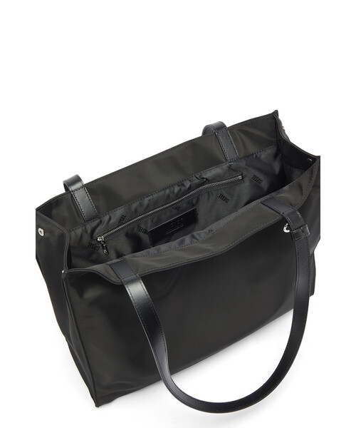 DIESEL(ディーゼル)の「ウィメンズ トートバッグ 1DR TOTE E/W(トートバッグ・レディース・ブラック・UNI)」の2枚目の写真