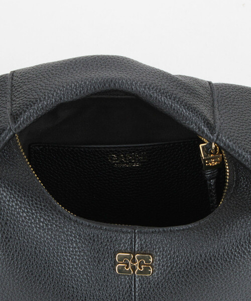 GANNI（ガニー）の「GANNI/ガニー Hobo Mini Grained / ミニ ホーボー バッグ（ショルダーバッグ・レディース・ブラック・ONE SIZE）」の15枚目の写真