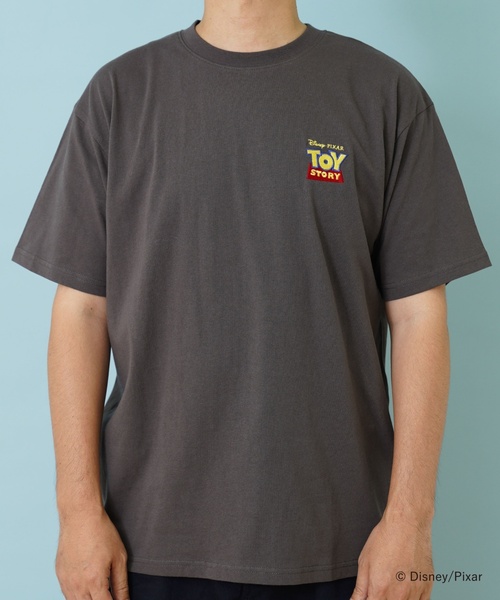 and D. petit main（アンドディープティマイン）の「【DISNEY/PIXAR/Toy Story】親子リンク/DAD/トイストーリー/バズ・ライトイヤー半袖Tシャツ（Tシャツ/カットソー・レディース・チャコール・F）」の3枚目の写真