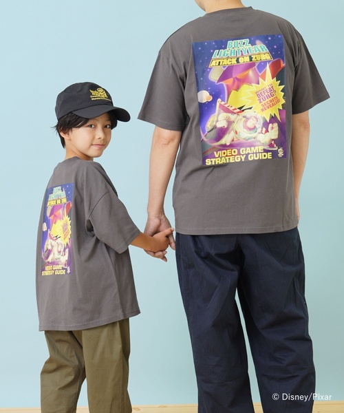 and D. petit main（アンドディープティマイン）の「【DISNEY/PIXAR/Toy Story】親子リンク/DAD/トイストーリー/バズ・ライトイヤー半袖Tシャツ（Tシャツ/カットソー・レディース・チャコール・F）」の4枚目の写真