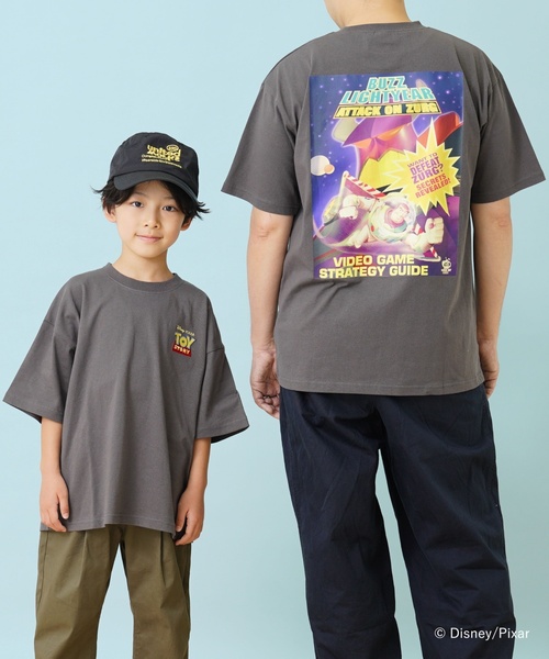 and D. petit main（アンドディープティマイン）の「【DISNEY/PIXAR/Toy Story】親子リンク/DAD/トイストーリー/バズ・ライトイヤー半袖Tシャツ（Tシャツ/カットソー・レディース・チャコール・F）」の5枚目の写真