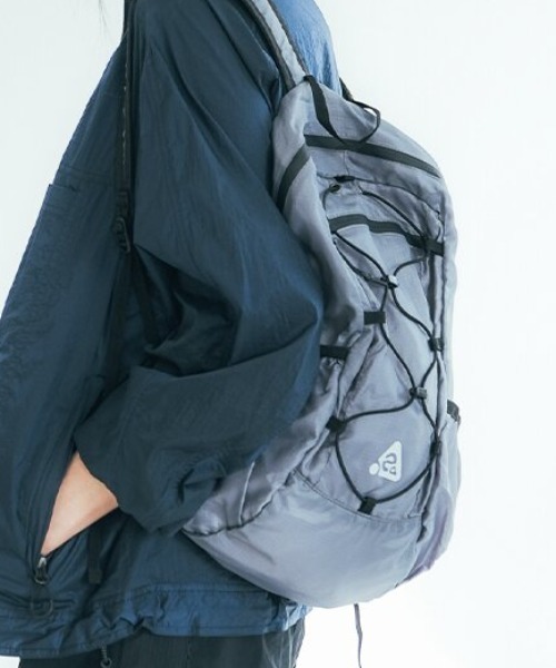HEISAN(ハイサン)の「【日本未発売/WEB限定】Heisan(ハイサン)/20L 超軽量 大容量 A4サイズ収納可 折りたためる パッカブル ウルトラ ライト コンパクト ポケット バックパック リュック/Ultra-light Compact Pocket Bag V2 Mサイズ(バックパック/リュック・レディース・その他1/カーキ/イエロー/グレー/ブラウン/ブラック・M)」の10枚目の写真