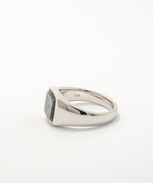 TOM WOOD（トムウッド）の「【TOMWOOD/トムウッド】Kay Ring Larvikite　シルバーリング 指輪 リング　ブルー ラルビカイト（リング・メンズ・シルバー・64/62/60/58）」の4枚目の写真