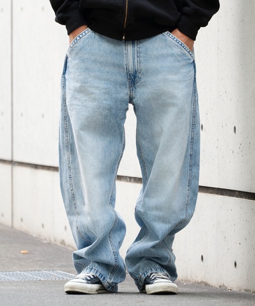 Levi's(リーバイス)の「Levi's/リーバイス BAGGY バレルジーンズ(デニムパンツ・メンズ・ライトインディゴブルー・34inch)」の1枚目の写真