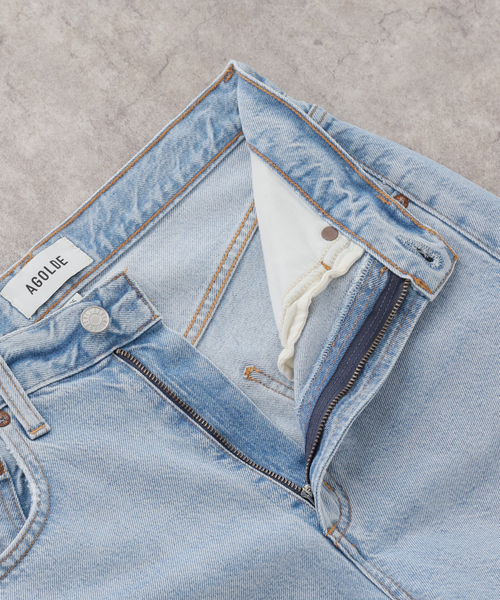Deuxieme Classe（ドゥーズィエムクラス）の「【AGOLDE / エーゴールドイー】 LOW CURVE JEAN（デニムパンツ・レディース・スカイブルー・27/26/25）」の3枚目の写真