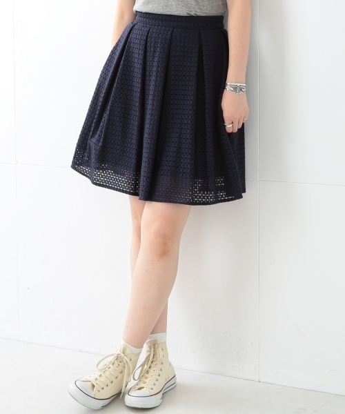 Ray BEAMS（レイビームス）の「Ray BEAMS / スクエアレース タックスカート（スカート・レディース・ホワイト/ネイビー・1/0）」の3枚目の写真