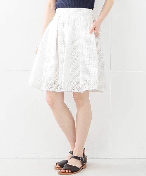 Ray BEAMS（レイビームス）の「Ray BEAMS / スクエアレース タックスカート（スカート・レディース・ホワイト/ネイビー・1/0）」の4枚目の写真