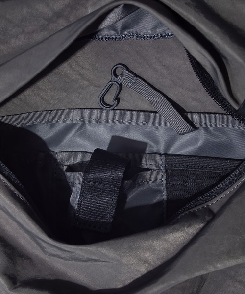 F/CE. (エフシーイー)の「F/CE. TEXTURED TWILL DAY PACK / エフシーイー テクスチャード ツイル デイパック(バックパック/リュック・メンズ・ブラック/チャコール・FREE)」の6枚目の写真
