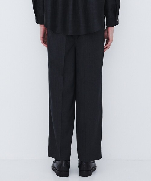 UNITED TOKYO(ユナイテッドトウキョウ)の「【数量限定】SERPINO WOOL 2TUCK PANTS |ワイドストレート/愛知県産素材(スラックス・メンズ・ブラック/ダークグレー・1/2)」の3枚目の写真