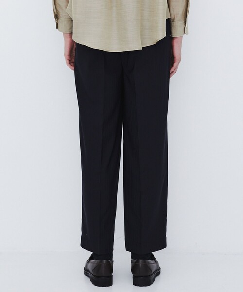 UNITED TOKYO(ユナイテッドトウキョウ)の「【数量限定】SERPINO WOOL 2TUCK PANTS |ワイドストレート/愛知県産素材(スラックス・メンズ・ブラック/ダークグレー・1/2)」の8枚目の写真