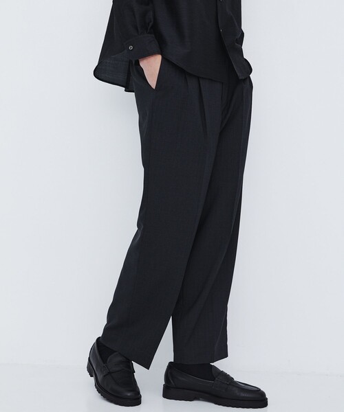 UNITED TOKYO(ユナイテッドトウキョウ)の「【数量限定】SERPINO WOOL 2TUCK PANTS |ワイドストレート/愛知県産素材(スラックス・メンズ・ブラック/ダークグレー・1/2)」の19枚目の写真