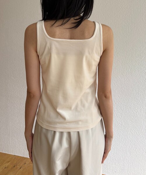 CAPRICIEUX LE'MAGE(カプリシューレマージュ)の「【ワンポイント刺繍】2WAYベロアタンク(タンクトップ・レディース・ブラック/ブラウン/アイボリー・FREE)」の8枚目の写真