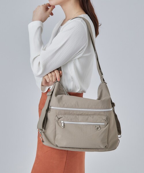SHOO・LA・RUE（シューラルー）の「【3WAY】リュックにもなるマルチバッグ（バックパック/リュック・レディース・ブラック/ダークグレー/ナチュラル・00）」の3枚目の写真