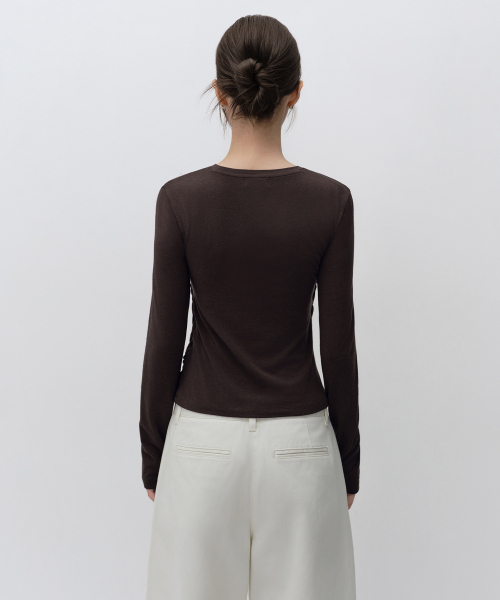 MUSINSA STANDARD WOMAN（ムシンサスタンダードウーマン）の「ウィメンズフロントシャーリング長袖Tシャツ[ダークブラウン]（Tシャツ/カットソー・レディース・その他・X-SMALL/SMALL/MEDIUM/LARGE）」の3枚目の写真