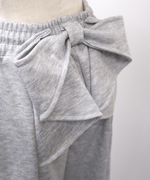 CLOTHY（クロシィ）の「【主役級なBIGリボンがCUTE】バックリボン スウェット バレルパンツ 秋服（スウェットパンツ・レディース・ブラック/グレー/オフホワイト・MEDIUM/LARGE）」の22枚目の写真
