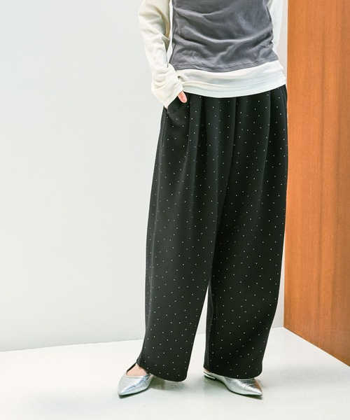 niko and...(ニコアンド)の「スウェットカーブタックパンツ(スウェットパンツ・レディース・ホワイト/チャコール/グレー・MEDIUM/LONG)」の2枚目の写真