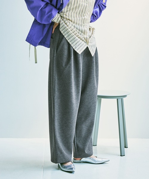niko and...(ニコアンド)の「スウェットカーブタックパンツ(スウェットパンツ・レディース・ホワイト/チャコール/グレー・MEDIUM/LONG)」の3枚目の写真