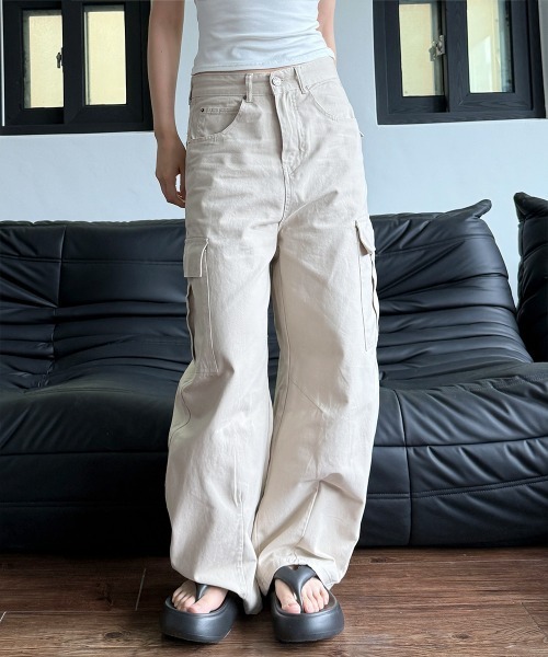 4INT.(フォイント)の「コットン ストレート カーゴ ワイド パンツ(カーゴパンツ・メンズ・チャコール/ベージュ・S/M)」の2枚目の写真