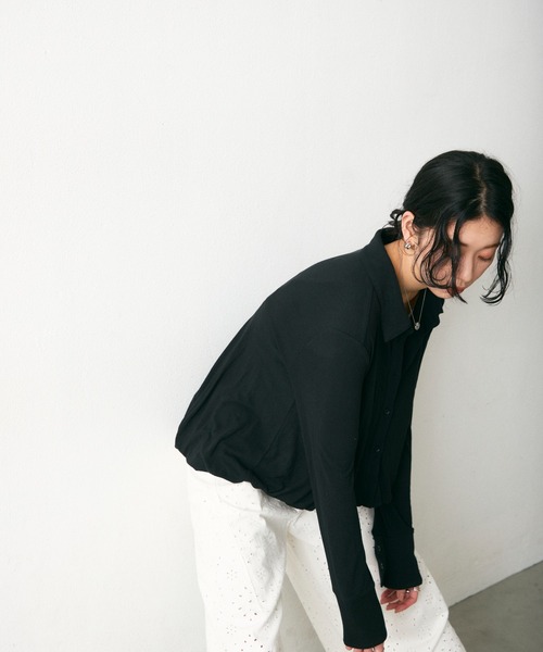 Lutim by u(ルチバイユー)の「スムースタッチバルーンポロトップス(ポロシャツ・レディース・ブラック/ナチュラル・FREE)」の3枚目の写真