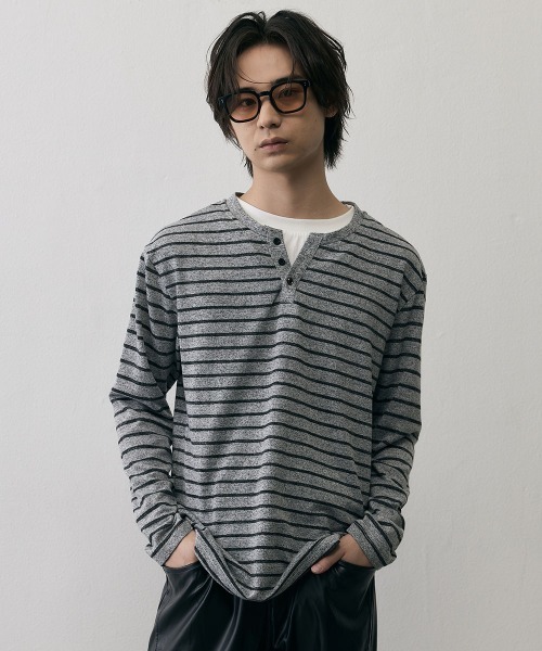 Shoowtime（ショウタイム）の「Vintage Border Henley Neck Long Sleeve Tee / ヴィンテージ ボーダー ヘンリーネック ロングスリーブTシャツ（Tシャツ/カットソー・メンズ・ブラック系・X-LARGE/LARGE/MEDIUM）」の2枚目の写真