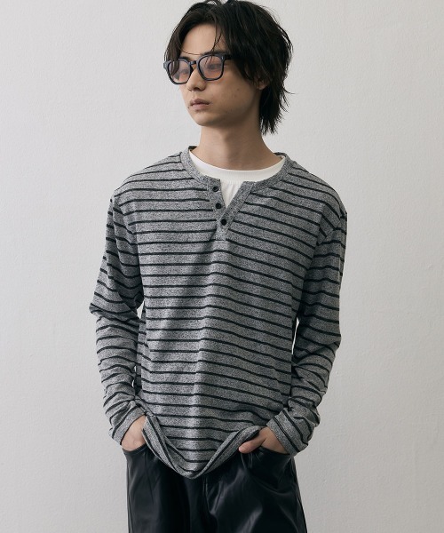 Shoowtime（ショウタイム）の「Vintage Border Henley Neck Long Sleeve Tee / ヴィンテージ ボーダー ヘンリーネック ロングスリーブTシャツ（Tシャツ/カットソー・メンズ・ブラック系・X-LARGE/LARGE/MEDIUM）」の4枚目の写真