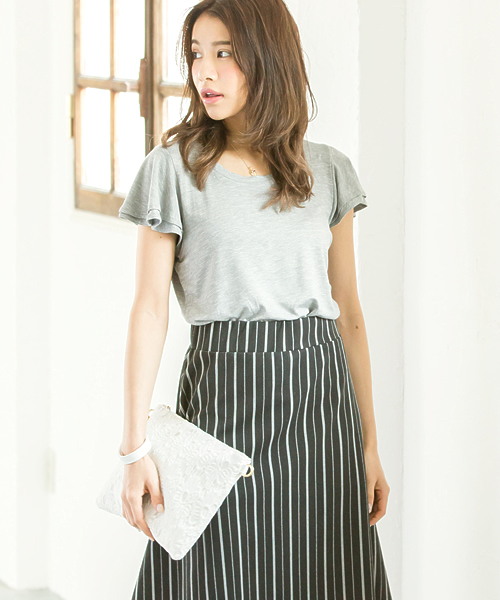 Re:EDIT（リエディ）の「とろみ生地袖フリルカットソートップス/とろみシャツ[Re:EDIT/リエディ][春夏新作][リエディオリジナル]（Tシャツ/カットソー・レディース・サンドベージュ/ホワイト/キャメル/ピンク/レッド/カーキオリーブ/ブラック/杢グレー/ブルー・MEDIUM）」の4枚目の写真