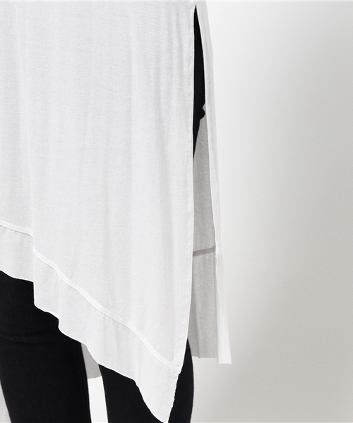 Coin 1804 アシンメトリーデザインヘムラインVネックTシャツ Coin 1804 アシンメトリーデザインヘムラインVネックTシャツ