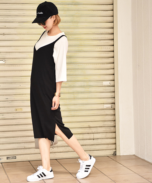 coca（coca）（コカ）の「サイドスリットシンプルキャミワンピース（ワンピース・レディース・ブラック・ONE SIZE）」の2枚目の写真