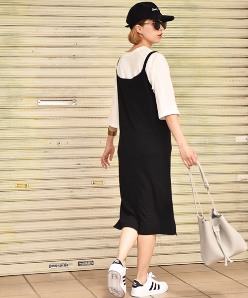 coca（coca）（コカ）の「サイドスリットシンプルキャミワンピース（ワンピース・レディース・ブラック・ONE SIZE）」の4枚目の写真