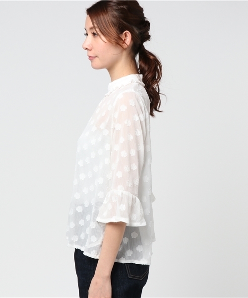 merlot plus（メルロープリュス）の「花ドット柄レースアンブレラスリーブブラウス5798（シャツ/ブラウス・レディース・ホワイト/ネイビー/ブラック・FREE）」の5枚目の写真