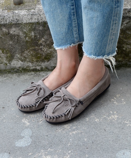 Minnetonka（ミネトンカ）の「MINNETONKA（ミネトンカ）:KILTY モカシン 2（モカシン/デッキシューズ・レディース・グレー/ブラウン・38/36/37/35）」の2枚目の写真