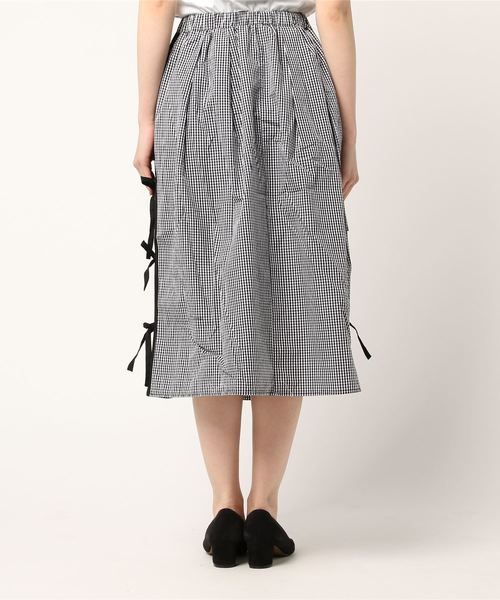 POU DOU DOU(プードゥドゥ)の「サイドタックリボンスカート(スカート・レディース・ブラック/ブルー/グリーン・3)」の4枚目の写真