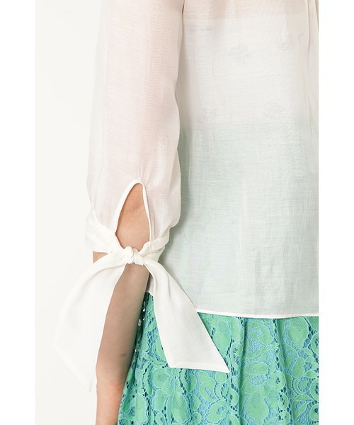 JILL STUART（ジルスチュアート）の「◆シルヴィアシアーブラウス（シャツ/ブラウス・レディース・ホワイト/ネイビー・MEDIUM）」の6枚目の写真