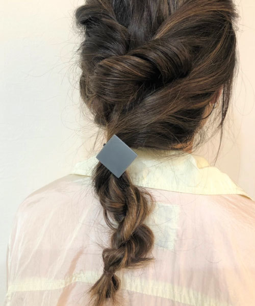 tone(トーン)の「【Kukulu TOKYO】スクエアポニー(ヘアゴム・レディース・ホワイト/クリア/ネイビー/ターコイズブルー/キャメル/レッド/オレンジ/ベージュ/ブラウン/グレー系その他/レッド系その他/グリーン系その他/ベージュ系その他/ブラウン系その他・FREE)」の3枚目の写真