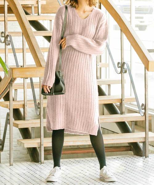 KOBE LETTUCE(コウベレタス)の「サイドスリットVネックリブニットワンピース(ワンピース・レディース・ブラック/グレー/ピンク/アイボリー/ボルドー/ベージュ/ブルー・FREE)」の6枚目の写真