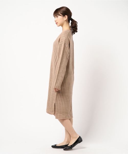 KOBE LETTUCE(コウベレタス)の「サイドスリットVネックリブニットワンピース(ワンピース・レディース・ブラック/グレー/ピンク/アイボリー/ボルドー/ベージュ/ブルー・FREE)」の11枚目の写真