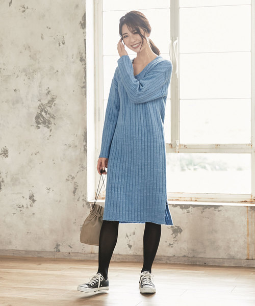 KOBE LETTUCE(コウベレタス)の「サイドスリットVネックリブニットワンピース(ワンピース・レディース・ブラック/グレー/ピンク/アイボリー/ボルドー/ベージュ/ブルー・FREE)」の1枚目の写真