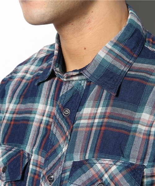 PLST(プラステ)の「Men チェック柄二重仕立てガーゼシャツ(シャツ/ブラウス・メンズ・ライトインディゴブルー・LARGE/X-LARGE/SMALL/MEDIUM)」の5枚目の写真