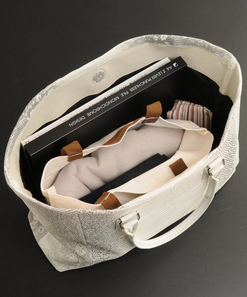 sankyo shokai(サンキョウショウカイ)の「ヒマラヤリングマークカゲレザートートバッグ(ハンドバッグ・レディース・ナチュラル・FREE)」の7枚目の写真