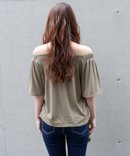 SPIRALGIRL（スパイラルガール）の「オフショルダーカットトップス（Tシャツ/カットソー・レディース・ブラック/カーキ/オレンジ・FREE）」の13枚目の写真