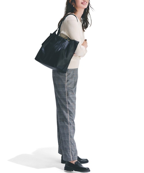 IEDIT（イディット）の「ＩＥＤＩＴ　本革でつくった　お仕事にぴったりなＡ４サイズ対応のトートバッグ〈ブラック〉（トートバッグ・レディース・ブラック・ONE SIZE）」の7枚目の写真