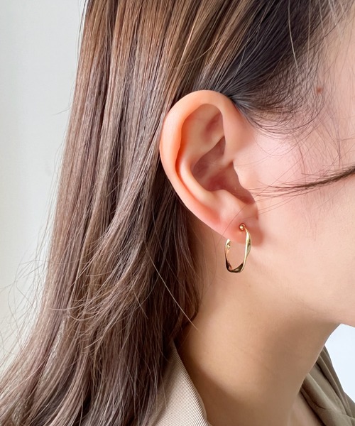 iso（イソ）の「シンプルニュアンスフープピアス（ピアス（両耳用）・レディース・シルバー/ゴールド・FREE）」の17枚目の写真